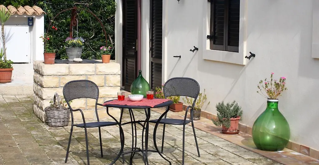 L'Antico Trappeto Holiday Home 노토 0*,  이탈리아